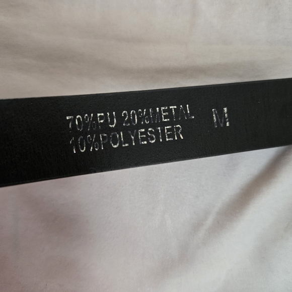 Shein | Black Fake Leather Belt with Cream Flower Buckle, Size M (Made Small) - Picture 4 of 6